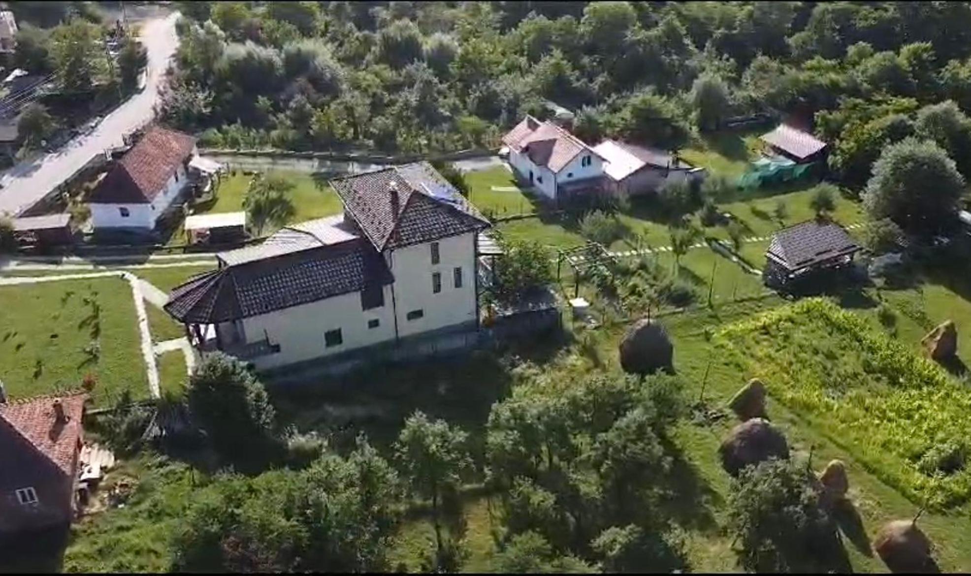 Apartament La Vila Curtea De Arges Exterior photo
